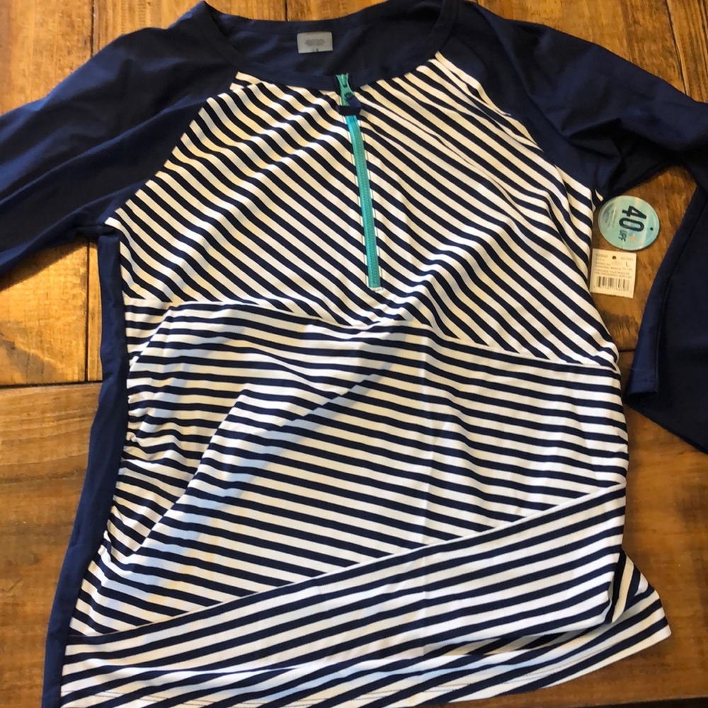 Women’s maternity rash guard!